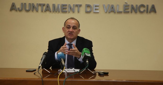 Joan Calabuig en rueda de prensa