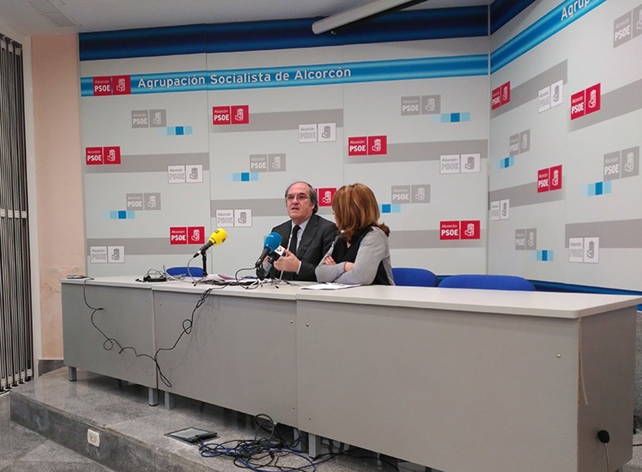 Gabilondo con la portavoz municipal de Alcorcón
