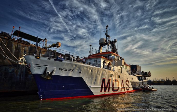 Barco 'M.Y. Phoenix' de la ONG MOAS