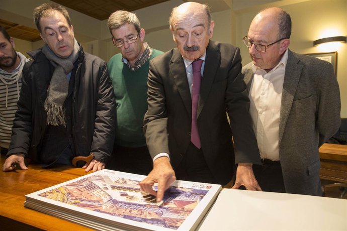Mazón presenta los diseños al Ayuntamiento