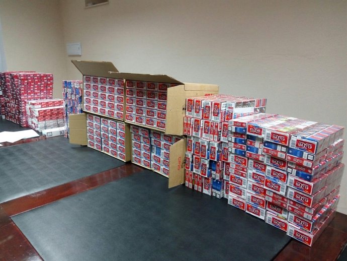 Cajetillas de tabaco de contrabando intervenidas por Policía Local Vélez-Málaga