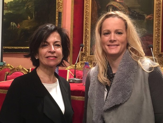 Las diputadas del PSOE Zaida Cantera y Dolores Galovart