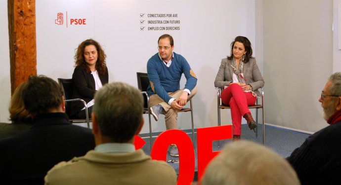 Luena con Andreu y Arraiz en reunión militantes para acuerdo