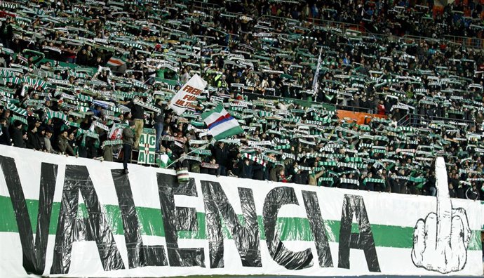 Rapid Viena Valencia Europa League pancarta ofensiva