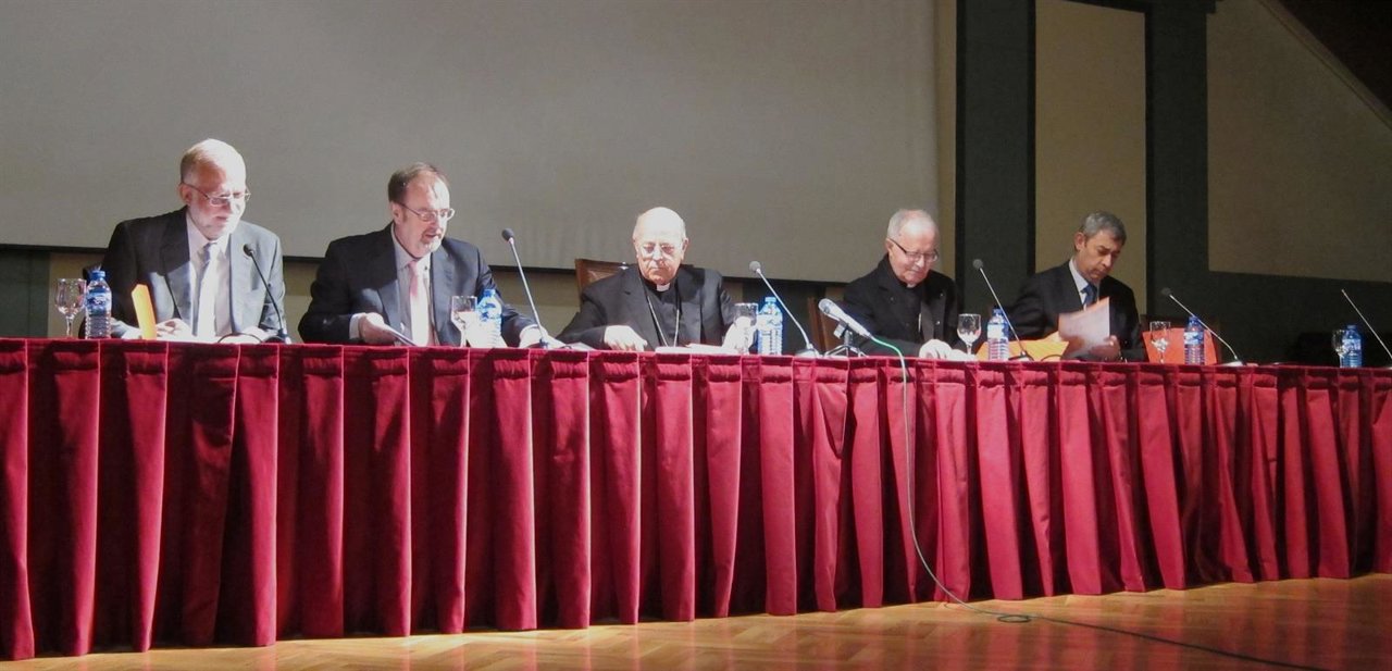 Ricardo Blázquez (centro) en la mesa inaugural de la jornada