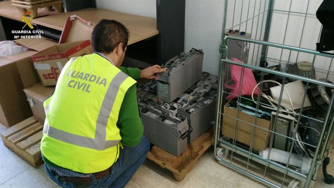 Robo de baterías en Sanlúcar la Mayor (Sevilla)