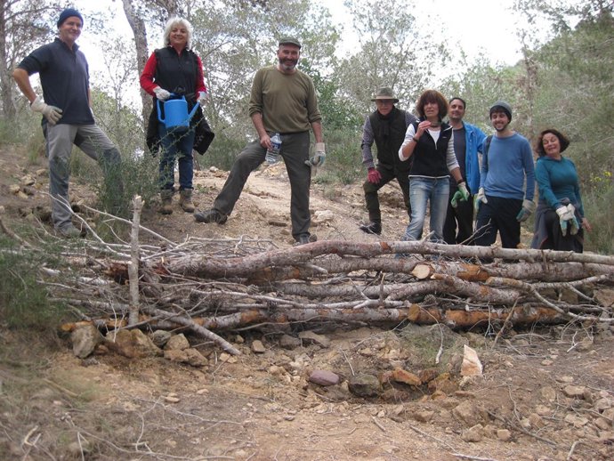 Voluntarios en el Monte Roldán