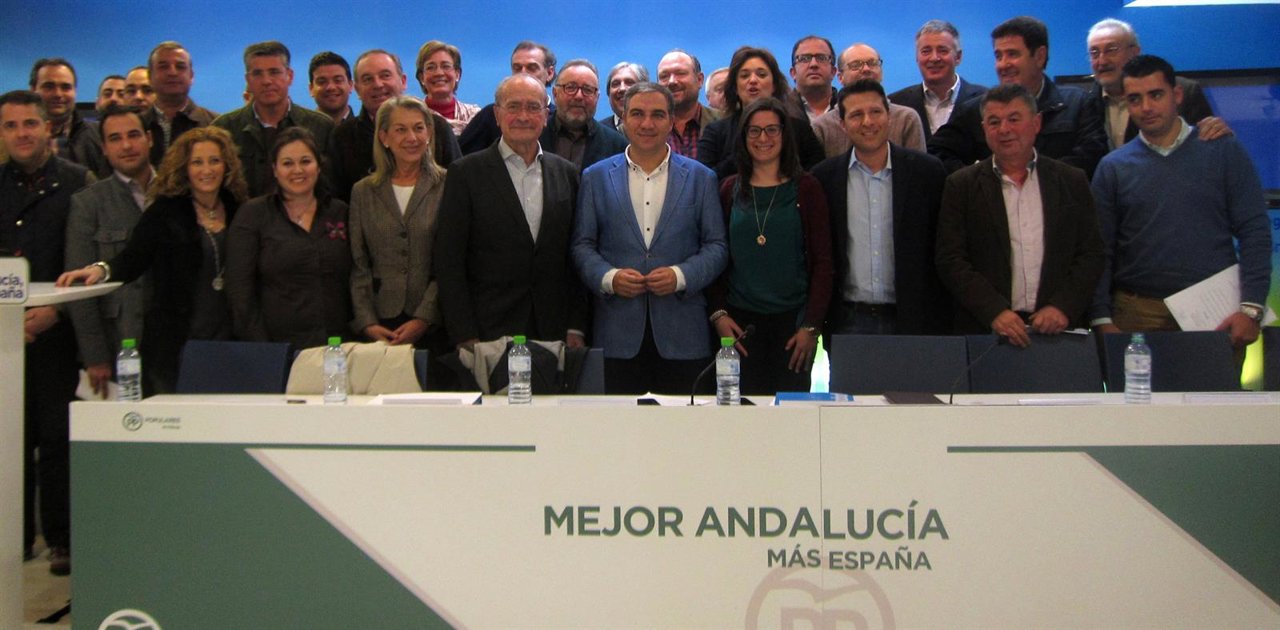 Elías Bendodo, Francisco de la Torre, en Consejo de Alcaldes PP Málaga