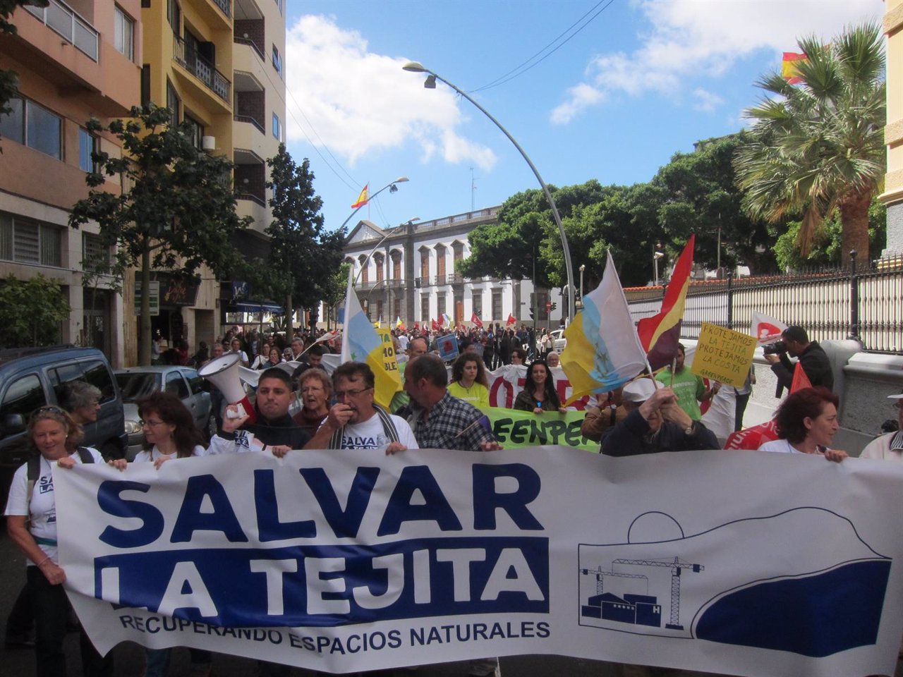 Manifestación contra el proyecto del hotel en La Tejita