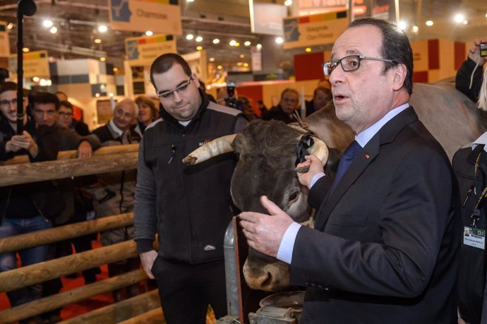 El presidente francés, François Hollande en el Salón de la Agricultura de París