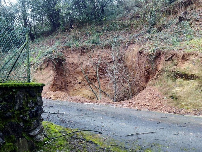 Imagen del socavón abierto en las cercanías de Bera