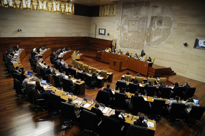 Pleno en la Asamblea de Extremadura