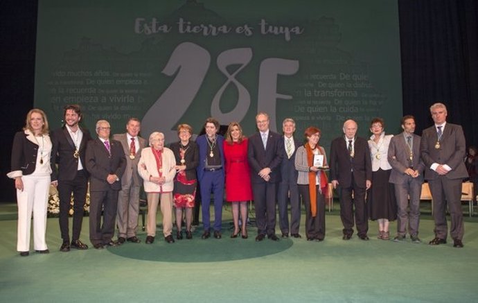 Susana Díaz con los distinguidos este 28F por el Día de Andalucía