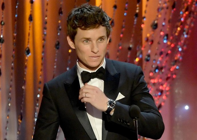 LOS ANGELES, CA - JANUARY 30:  Actor Eddie Redmayne speaks onstage during the 22