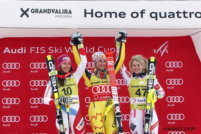 Gagnon celebra en el podio junto a Holdener  yBarthet