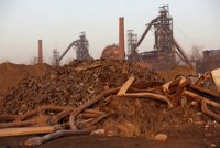 China prevé recortar 1,8 millones de empleos en el carbón y la siderurgia