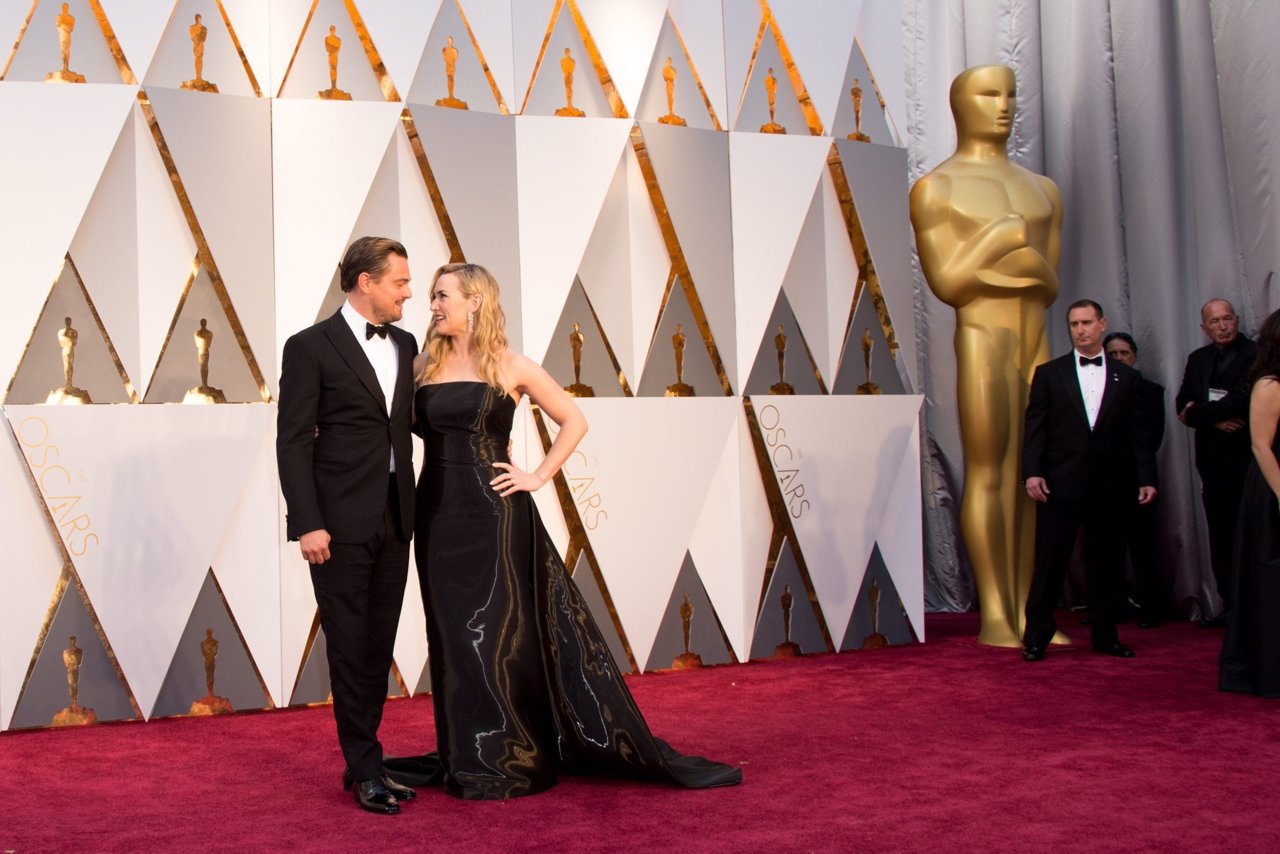 Leonardo DiCaprio y Kate Winslet en la gala de los Oscar