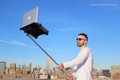 Un palo de selfies para MacBook o cómo denunciar el egocentrismo de la sociedad