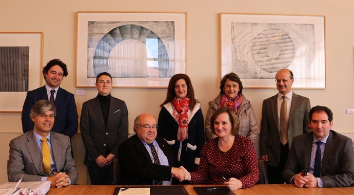 Firma del convenio con el CERMI