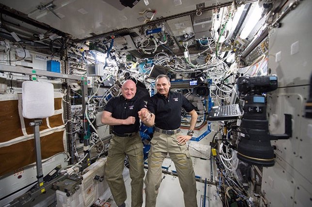 Kelly y Kornienko en la ISS
