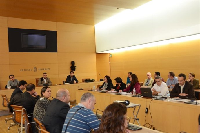 Reunión sobre la ley del territorio