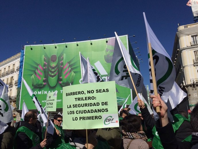 Policías locales concentrados con CSIF