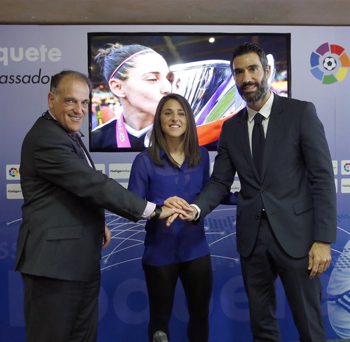 Vero Boquete junto a Javier Tebas y Fernando Sanz