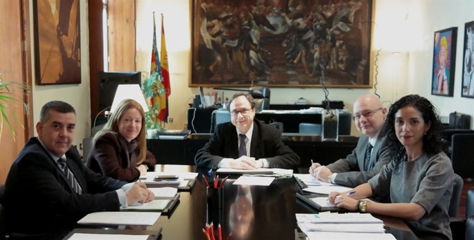 Primera reunión del IVAT, presidido por Vicent Soler