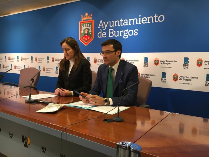 Gema Conde, concejal de Seguridad y Raúl Galán, director provincial de Tráfico