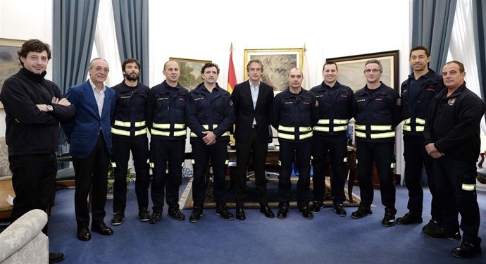 De la Serna recibe a los nuevos cabos de los Bomberos