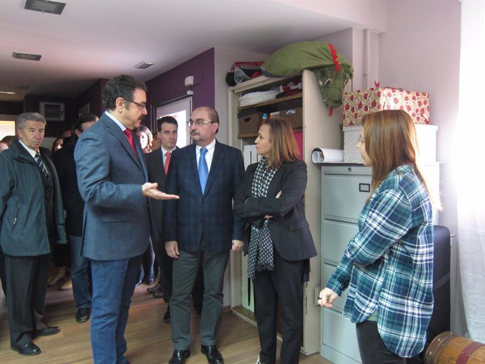 Lambán y Pérez en su visita hoy al Centro de FP Los Enlaces en Zaragoza