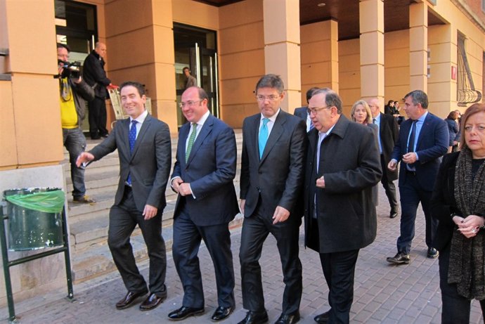 Rafael Catalá, acompañado por Pedro Antonio Sänchez y Teodoro García