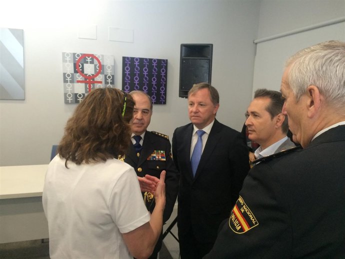 Instructoras formadas por la Policía enseñan autodefensa a víctimas de violencia