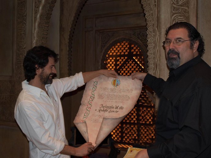 El actor Rodolfo Sancho, recibiendo el título de Infanzón del Año en Sos