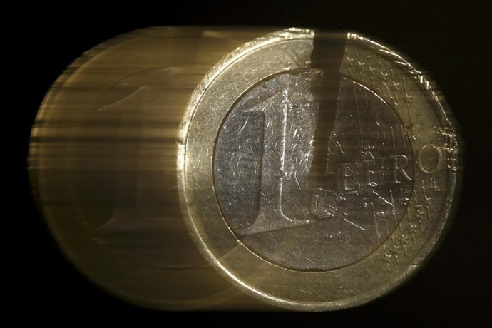 Moneda de un euro rota