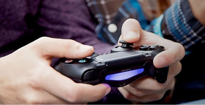 Playstation 4 Y DUALSHOCK 4