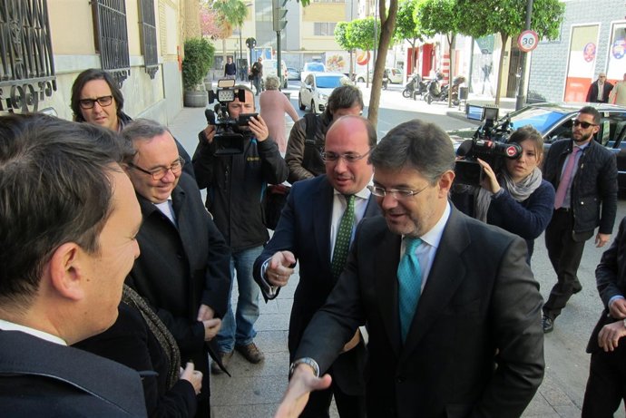 El presidente de la Comunidad, junto al ministro de Justicia