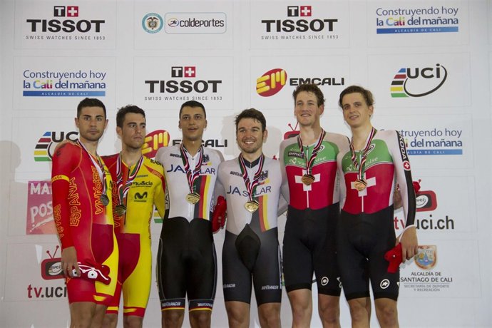 Torres y Mora en el podio de la Copa del Mundo de Cali