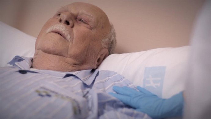 Imagen de un hombre en cuidados paliativos