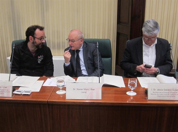 Benet Salellas (CUP), el abogado Xavier Muro y Jesús Galiano (C's)