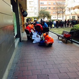 Atención al hombre desvanecido en la calle Abierta