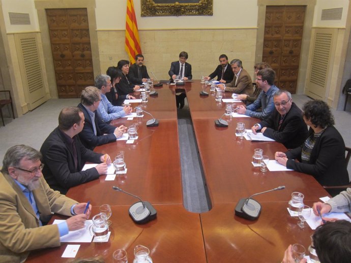 Pte.C.Puigdemont con J.Sànchez y la Permanente de la ANC