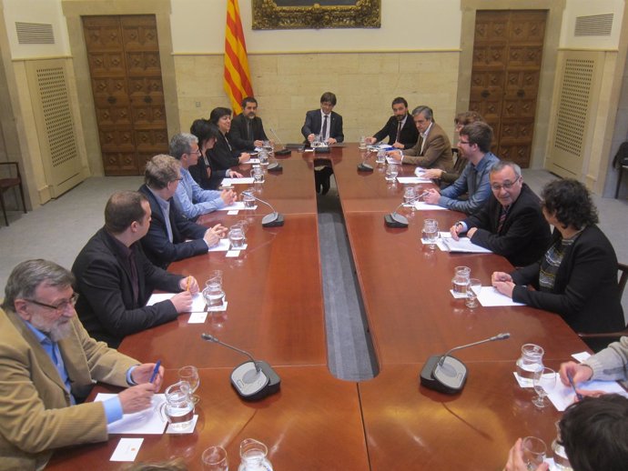 Pte.C.Puigdemont con J.Sànchez y la Permanente de la ANC