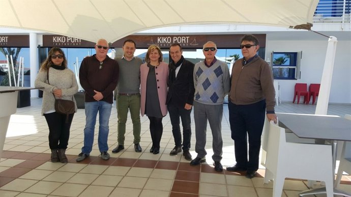 Pilar Moncho con empresarios de campings