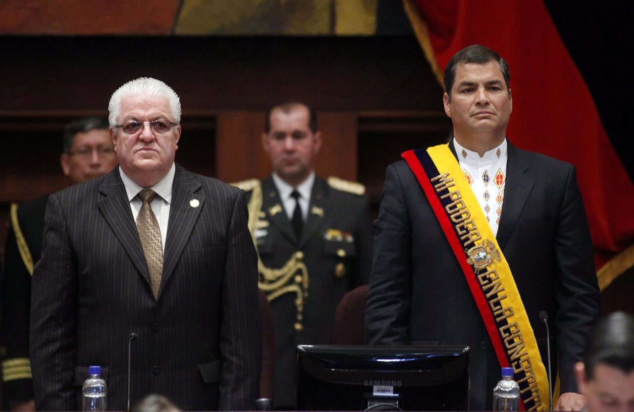 Ministro de Defensa, Fernando Cordero,  y presidente de Ecuador, Rafael Correa.
