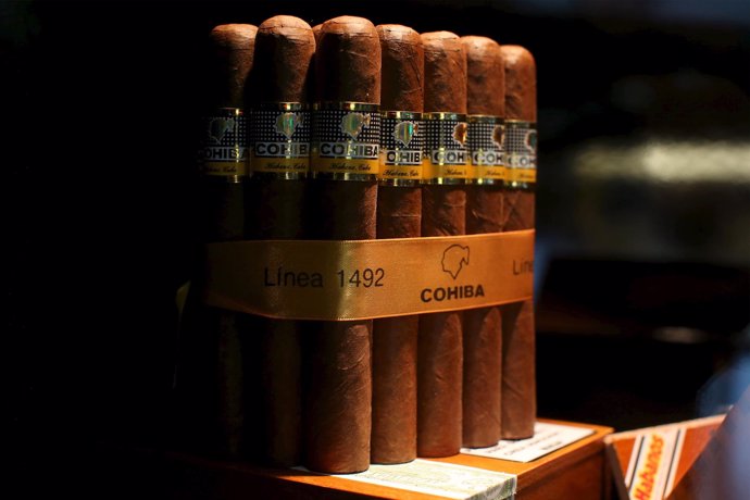 Cuba produce todas las hojas de tabaco utilizadas para elaborar sus famosos  cigarros puros Habanos, los mejores del mundo