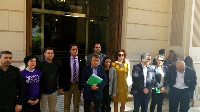 Concentración a las puertas de la Diputación