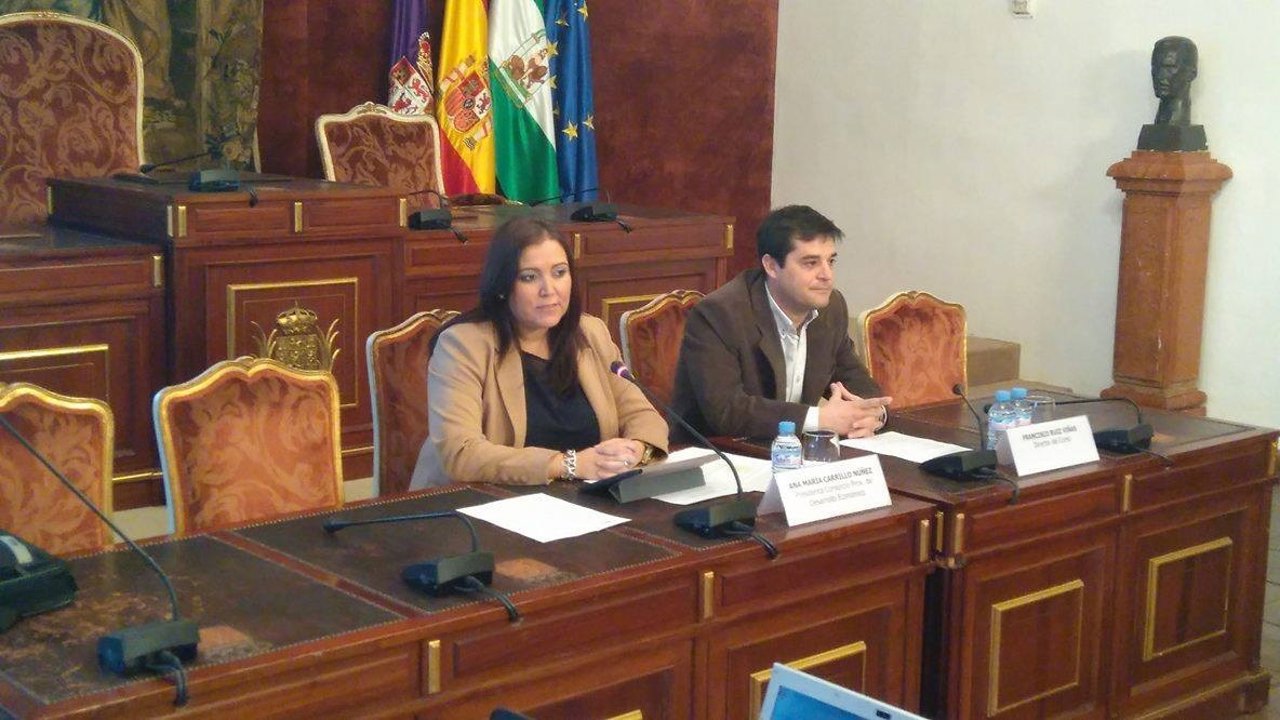 Carrillo, junto a Ruiz, ha inaugurado el curso