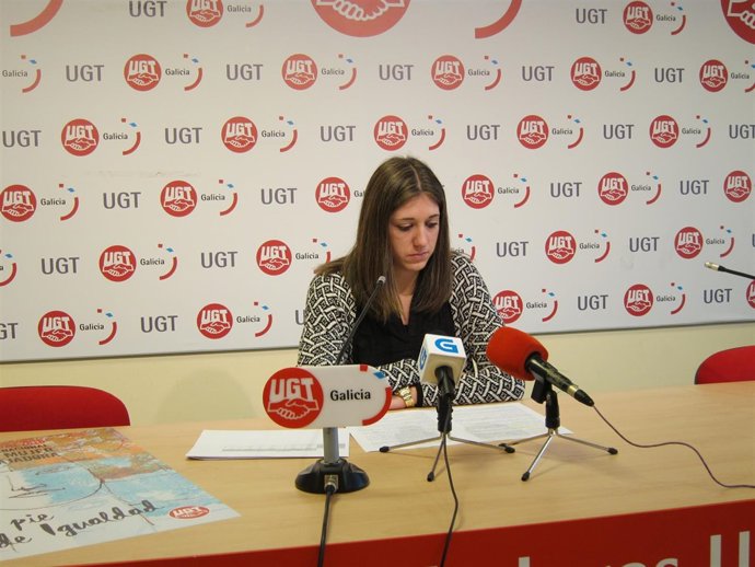 La secretaria de Igualdade de UGT-Galicia, Mónica Rodríguez, en rueda de prensa 