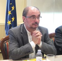 Lambán resalta que la economía funciona "bien" por "un viento de cola que nos favorece"